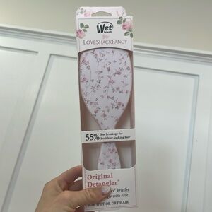NWT - LoveShackFancy x Wet Brush - Original Detangler - English Ivy - Pink